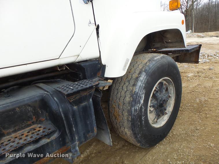 image for item DA9363 1994 International 2574 ready mix truck