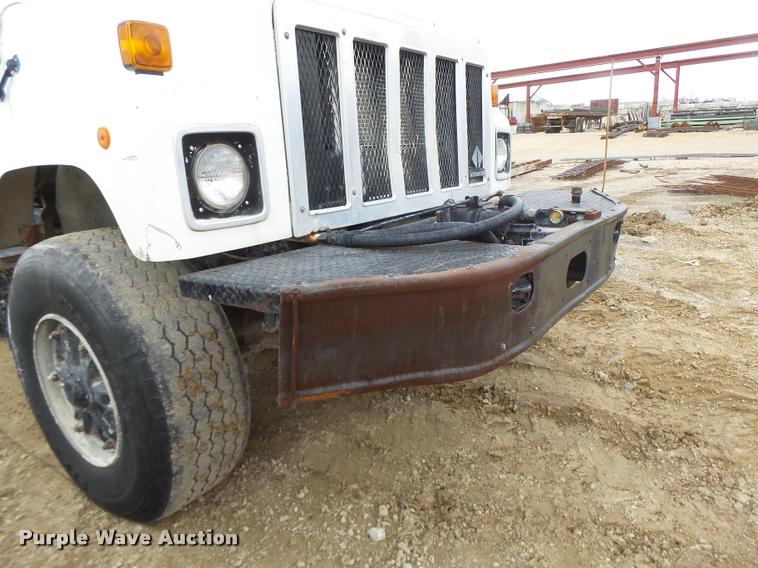 image for item DA9363 1994 International 2574 ready mix truck