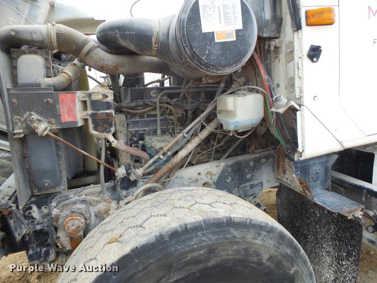 image for item DA9363 1994 International 2574 ready mix truck