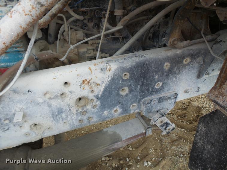 image for item DA9363 1994 International 2574 ready mix truck