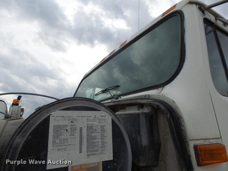 image for item DA9363 1994 International 2574 ready mix truck