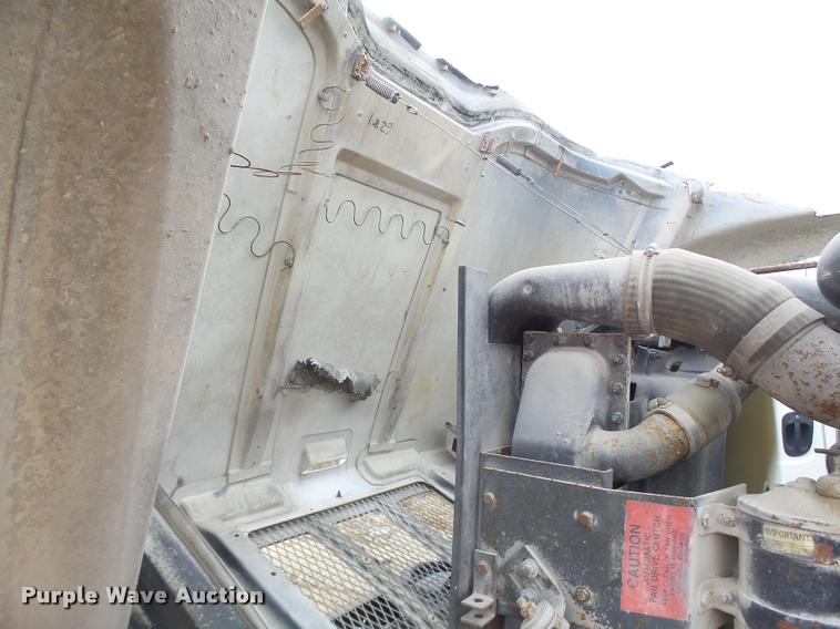 image for item DA9363 1994 International 2574 ready mix truck