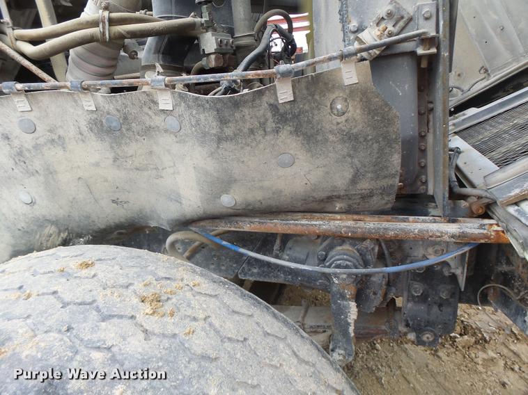 image for item DA9363 1994 International 2574 ready mix truck