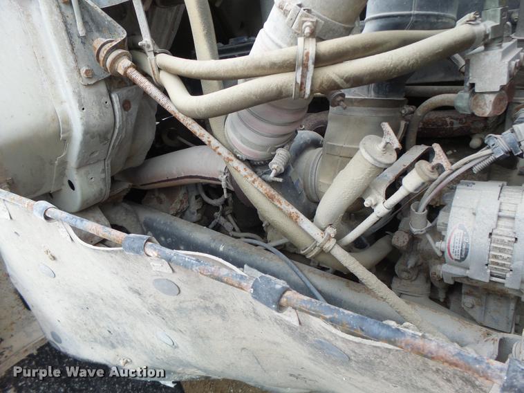 image for item DA9363 1994 International 2574 ready mix truck