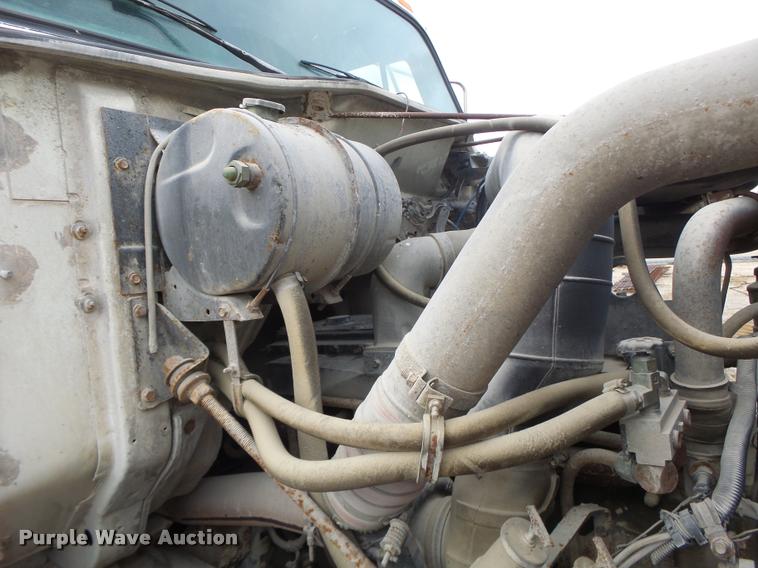 image for item DA9363 1994 International 2574 ready mix truck