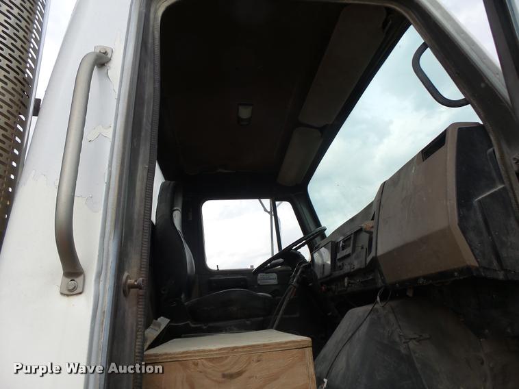 image for item DA9363 1994 International 2574 ready mix truck