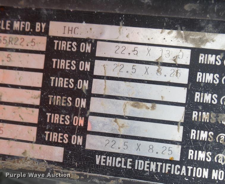 image for item DA9363 1994 International 2574 ready mix truck