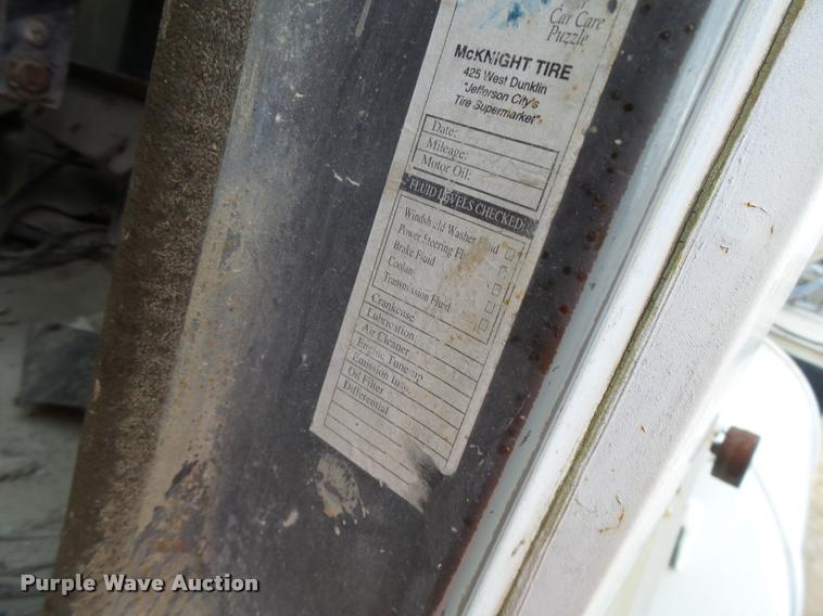 image for item DA9363 1994 International 2574 ready mix truck