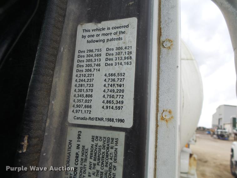 image for item DA9363 1994 International 2574 ready mix truck