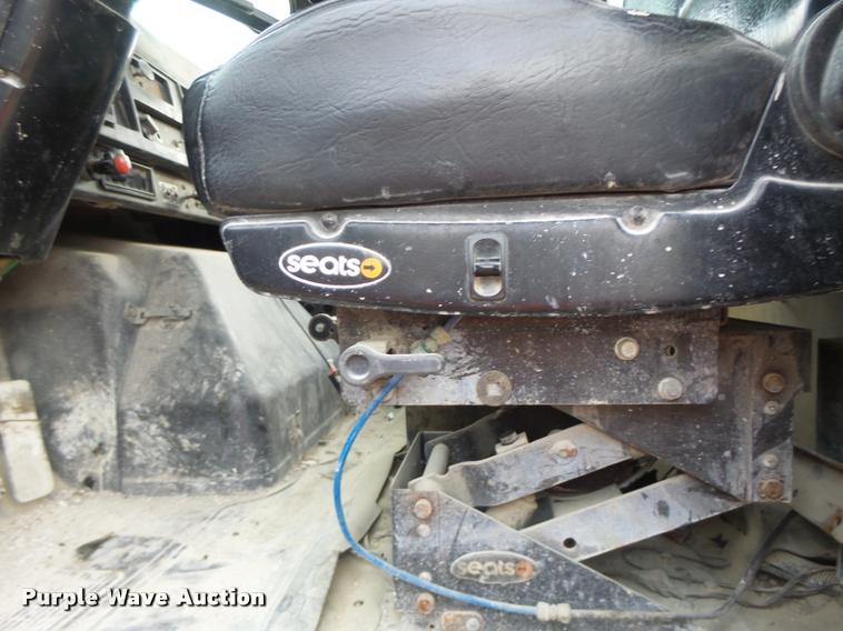 image for item DA9363 1994 International 2574 ready mix truck