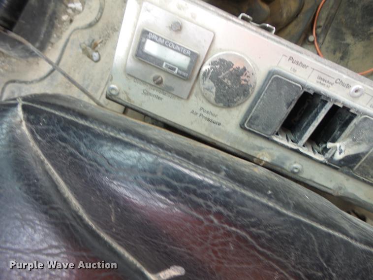 image for item DA9363 1994 International 2574 ready mix truck