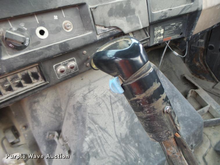 image for item DA9363 1994 International 2574 ready mix truck