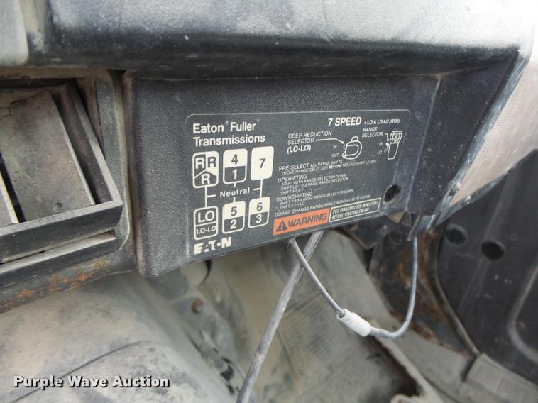 image for item DA9363 1994 International 2574 ready mix truck