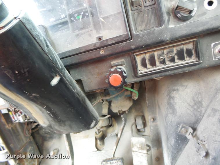 image for item DA9363 1994 International 2574 ready mix truck