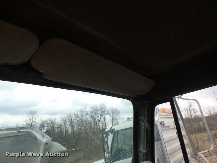 image for item DA9363 1994 International 2574 ready mix truck