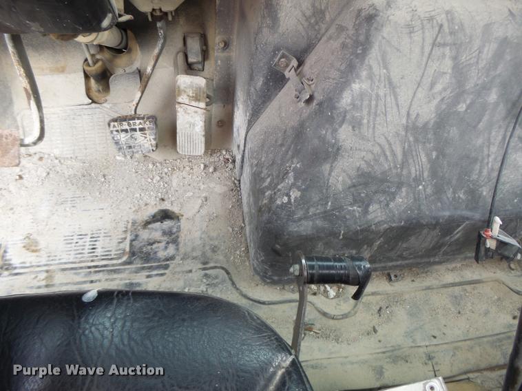 image for item DA9363 1994 International 2574 ready mix truck