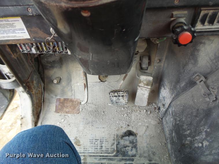 image for item DA9363 1994 International 2574 ready mix truck