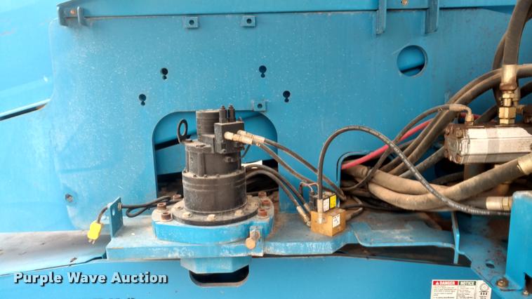 image for item DB0850 2004 Genie S60 boom lift
