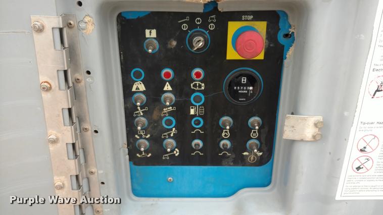 image for item DB0850 2004 Genie S60 boom lift