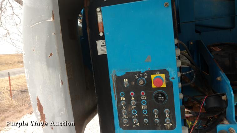 image for item DB0850 2004 Genie S60 boom lift