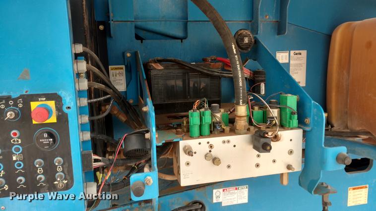 image for item DB0850 2004 Genie S60 boom lift