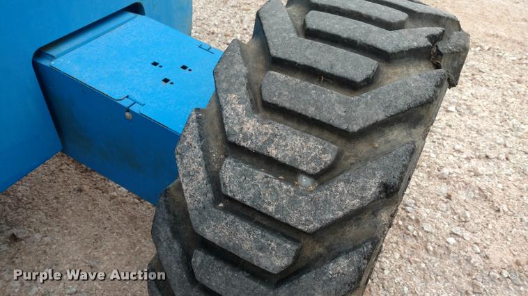 image for item DB0850 2004 Genie S60 boom lift