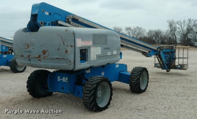 image for item DB0851 2005 Genie S65 boom lift