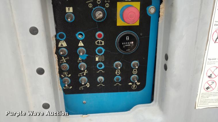 image for item DB0851 2005 Genie S65 boom lift