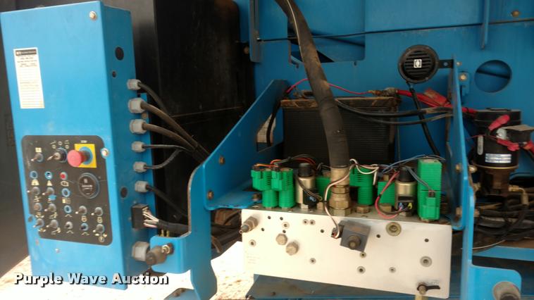 image for item DB0851 2005 Genie S65 boom lift