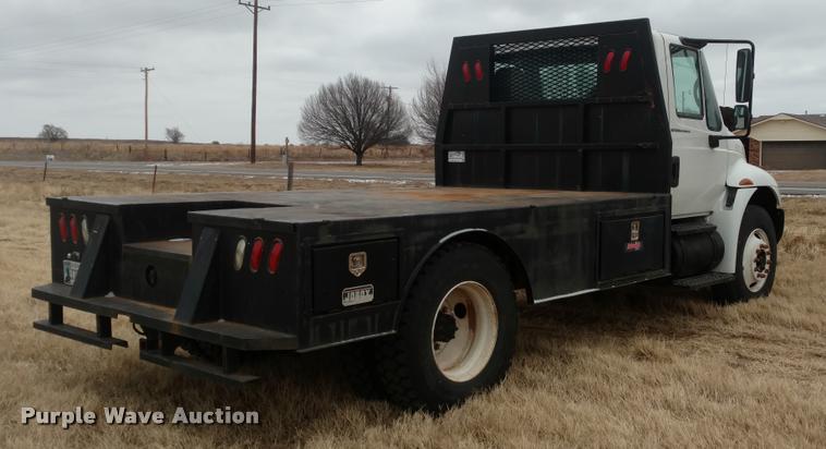 image for item DB0852 2004 International 4200 flatbed truck