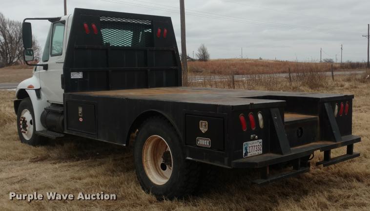 image for item DB0852 2004 International 4200 flatbed truck