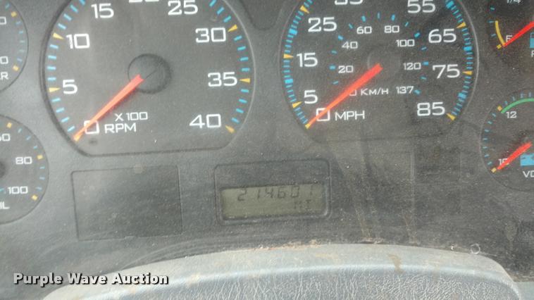 image for item DB0852 2004 International 4200 flatbed truck