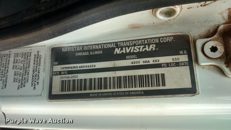 image for item DB0852 2004 International 4200 flatbed truck
