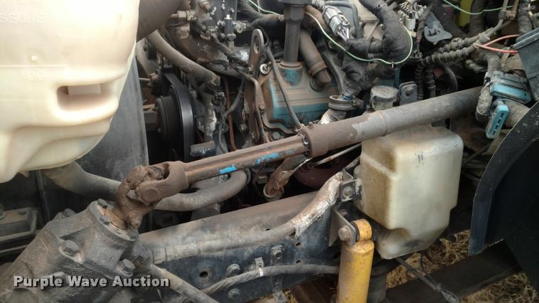 image for item DB0852 2004 International 4200 flatbed truck