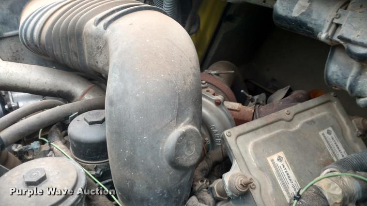 image for item DB0852 2004 International 4200 flatbed truck