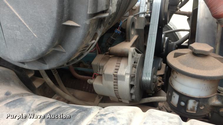 image for item DB0852 2004 International 4200 flatbed truck