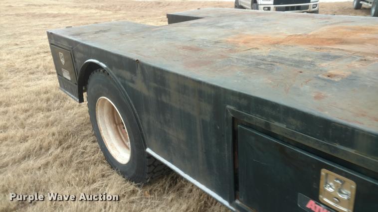 image for item DB0852 2004 International 4200 flatbed truck