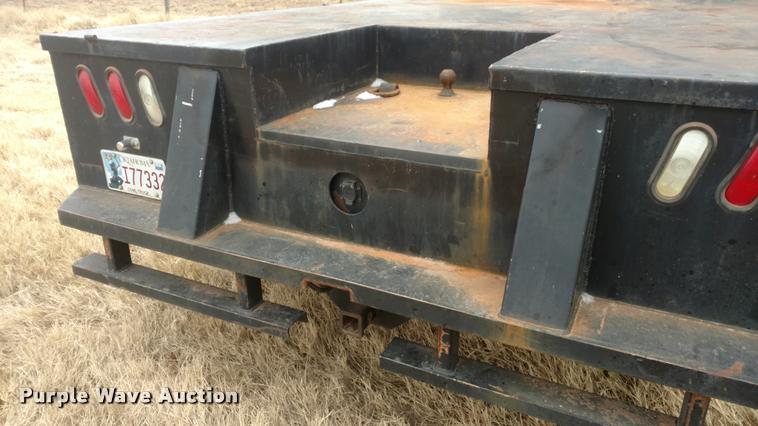 image for item DB0852 2004 International 4200 flatbed truck