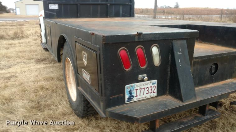 image for item DB0852 2004 International 4200 flatbed truck