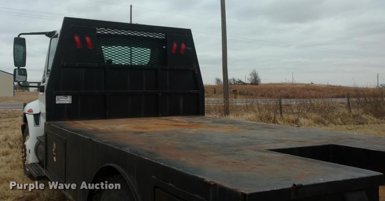 image for item DB0852 2004 International 4200 flatbed truck