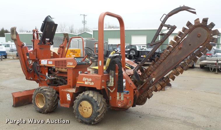 image for item DB2892 2000 Ditch Witch 3700 trencher