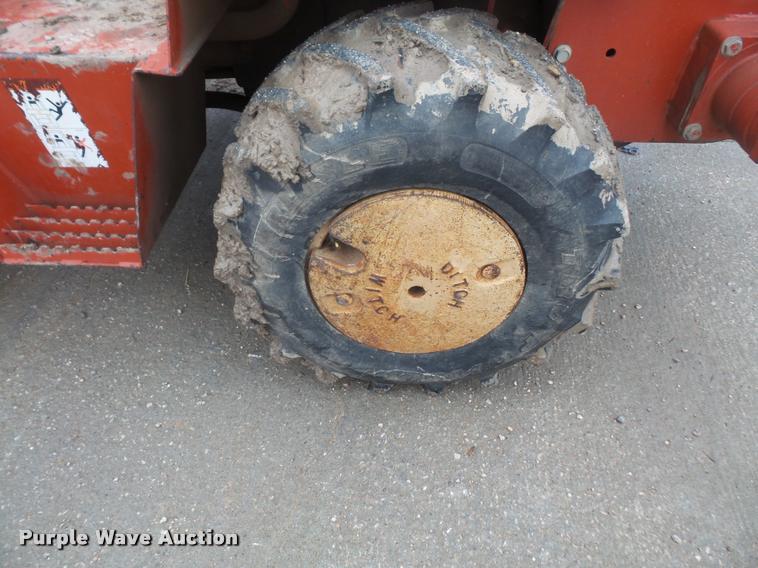 image for item DB2892 2000 Ditch Witch 3700 trencher