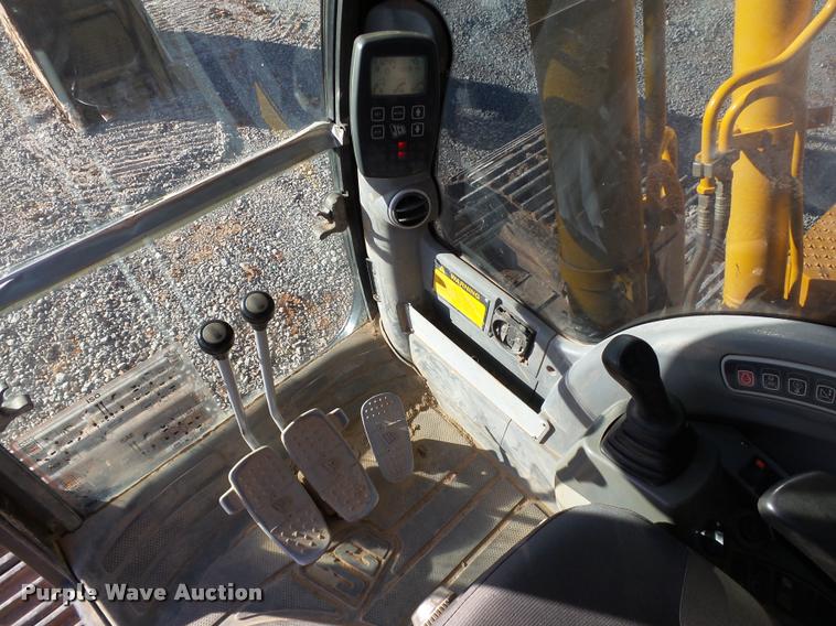 image for item DB4660 2006 JCB JS220LC excavator