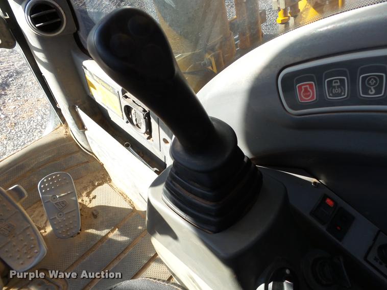 image for item DB4660 2006 JCB JS220LC excavator