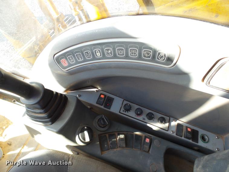 image for item DB4660 2006 JCB JS220LC excavator