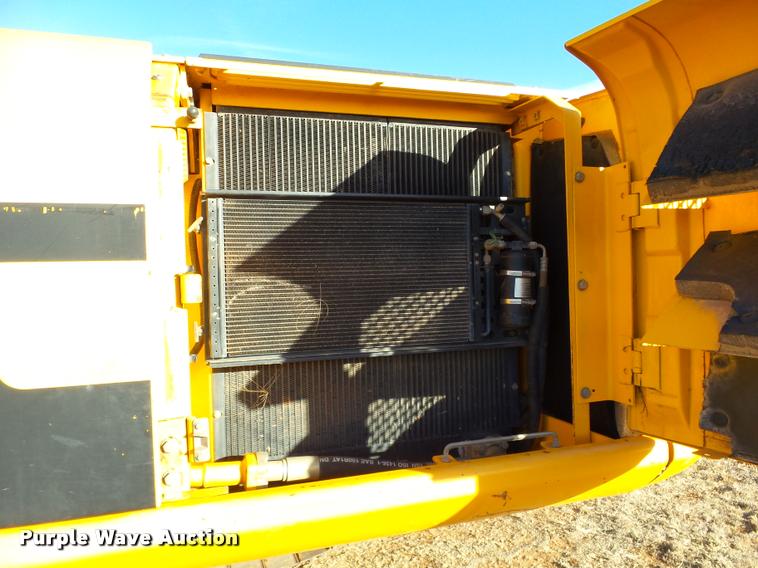 image for item DB4660 2006 JCB JS220LC excavator