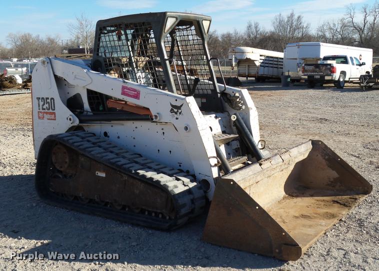 image for item DB4662 2007 Bobcat T250 skid steer
