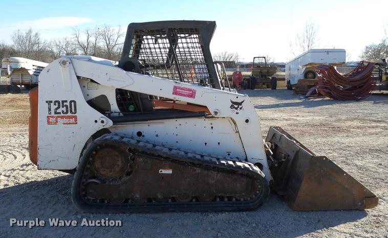 image for item DB4662 2007 Bobcat T250 skid steer