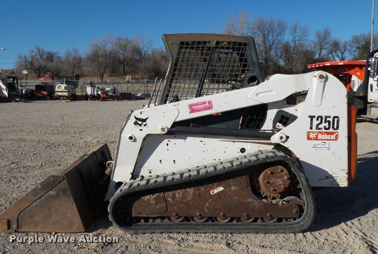 image for item DB4662 2007 Bobcat T250 skid steer