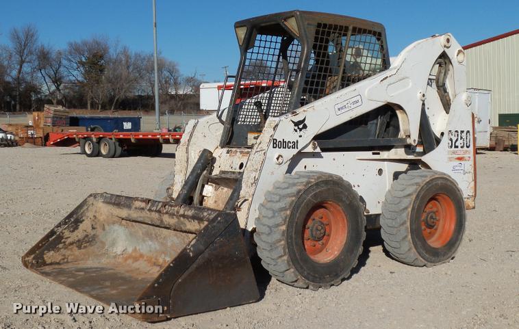 image for item DB4663 2005 Bobcat S250 skid steer
